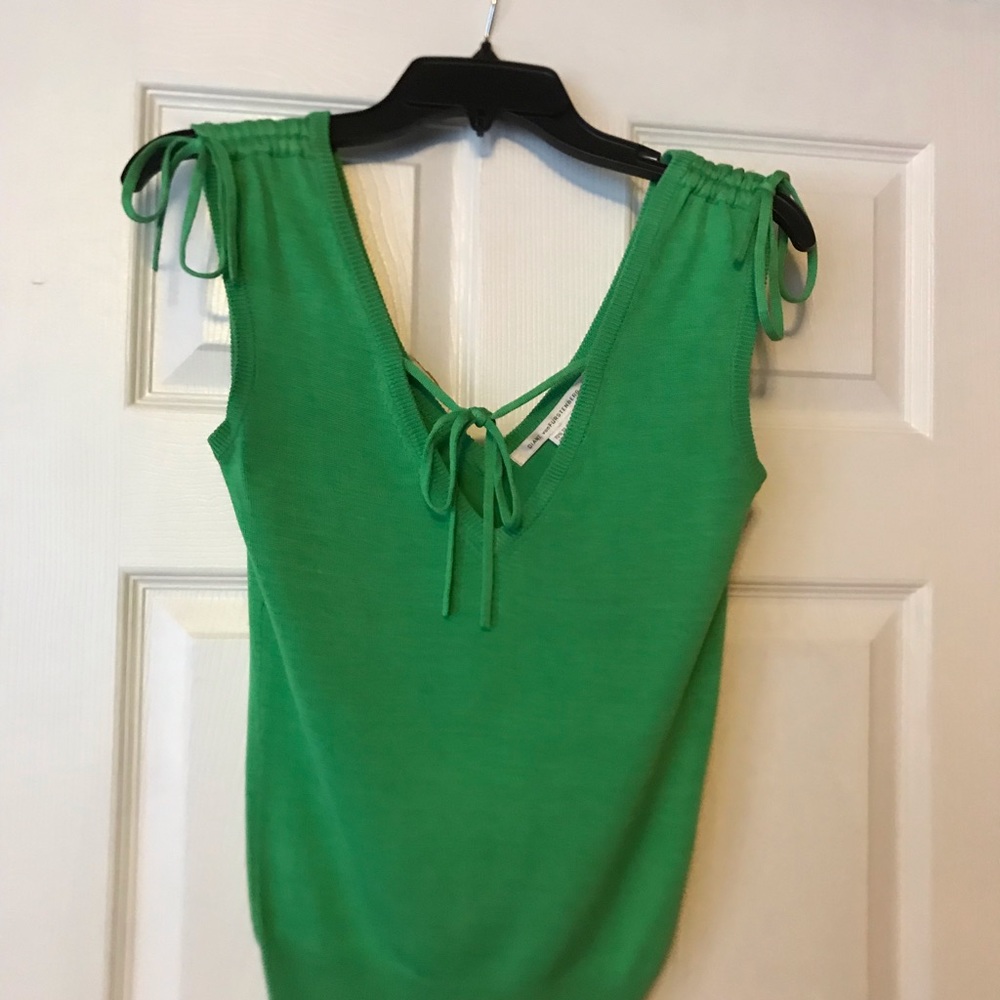 Diane Von Furstenburg sleeveless knit sweater top